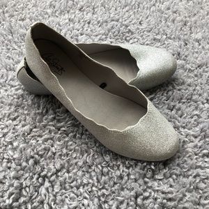 City streets Silver sparkle ballet flats. 🥿